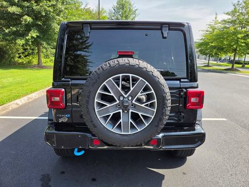 Used 2023 Jeep Wrangler Unlimited Sahara AWD/4WD image 8