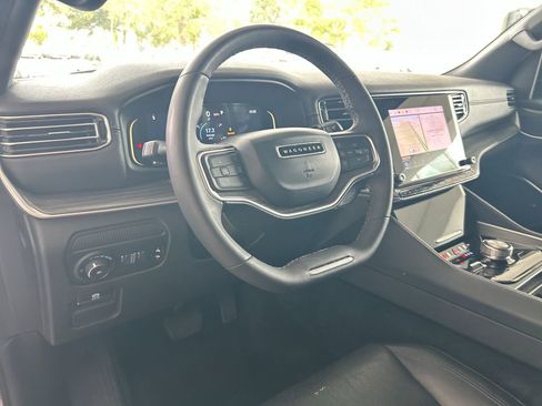 Used 2024 Jeep Wagoneer Series II image 15