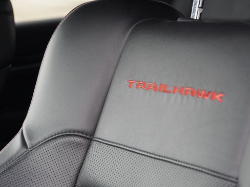 Used 2019 Jeep Grand Cherokee Trailhawk w/ Trailhawk Luxury Group image 14