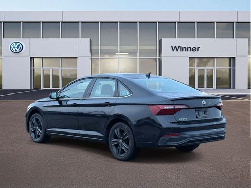 Used 2024 Volkswagen Jetta SE w/ Panoramic Sunroof Package image 2