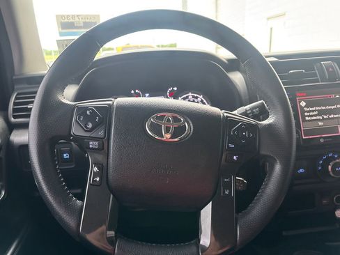 Used 2020 Toyota 4Runner TRD Off-Road Premium AWD/4WD image 18