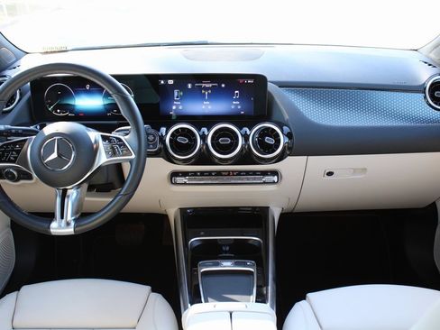 Used 2025 Mercedes-Benz GLA 250 4MATIC image 8