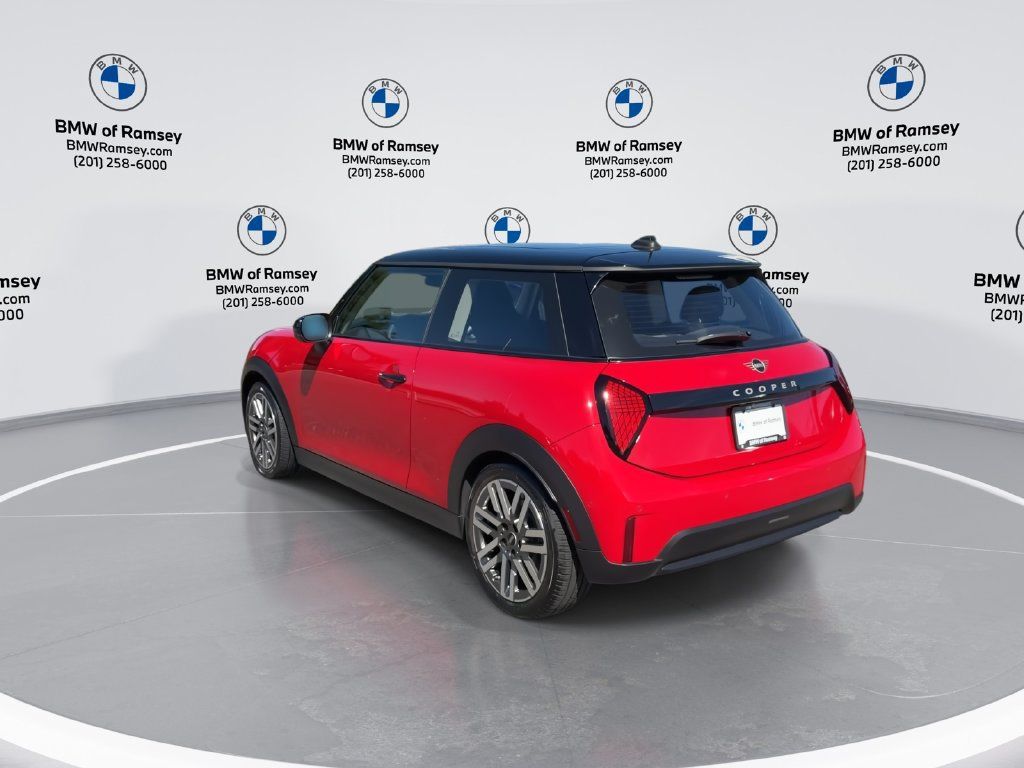 Used 2025 MINI Cooper 2-Door Hardtop FWD image 8