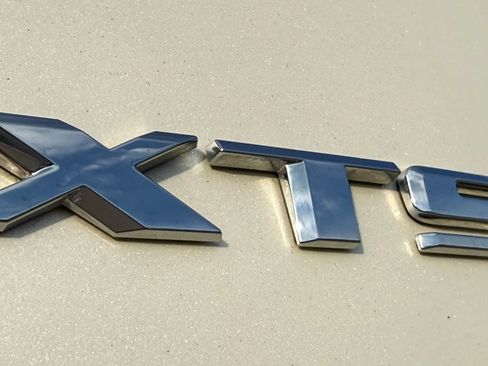 Used 2013 Cadillac XTS Premium FWD image 40