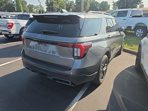Used 2025 Ford Explorer ST-Line w/ Premium Package RWD image 5