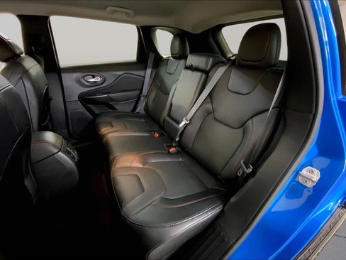 Used 2022 Jeep Cherokee Trailhawk w/ Premium Leather Package AWD/4WD image 20