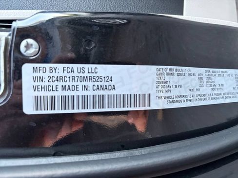 Used 2021 Chrysler Pacifica Touring w/ Cold Weather Group FWD image 34