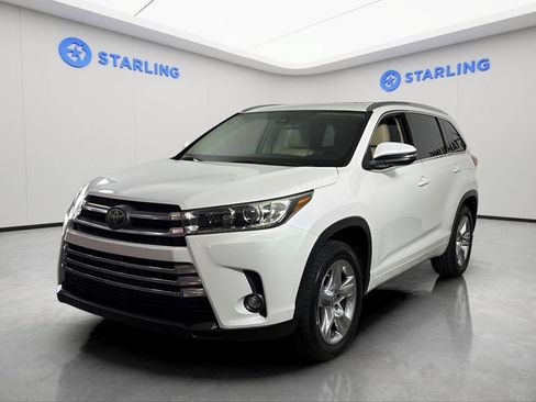 Used 2019 Toyota Highlander Limited FWD image 2