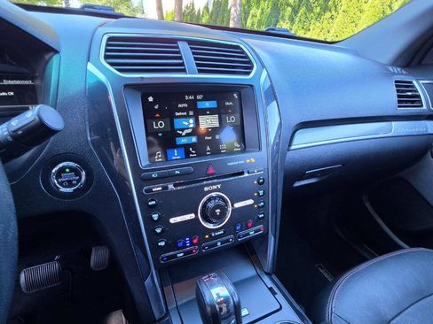 Used 2018 Ford Explorer Sport w/ Equipment Group 401A AWD/4WD image 12