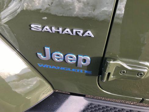 Used 2023 Jeep Wrangler Unlimited Sahara w/ Cold Weather Group image 41