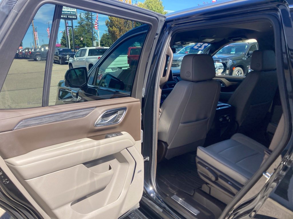 Certified 2023 GMC Yukon SLT w/ SLT Luxury Package AWD/4WD image 14
