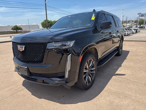 Used 2021 Cadillac Escalade ESV Sport w/ Driver Assist Tech Package AWD/4WD image 3