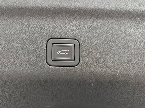 Used 2025 GMC Yukon AT4 Ultimate image 42