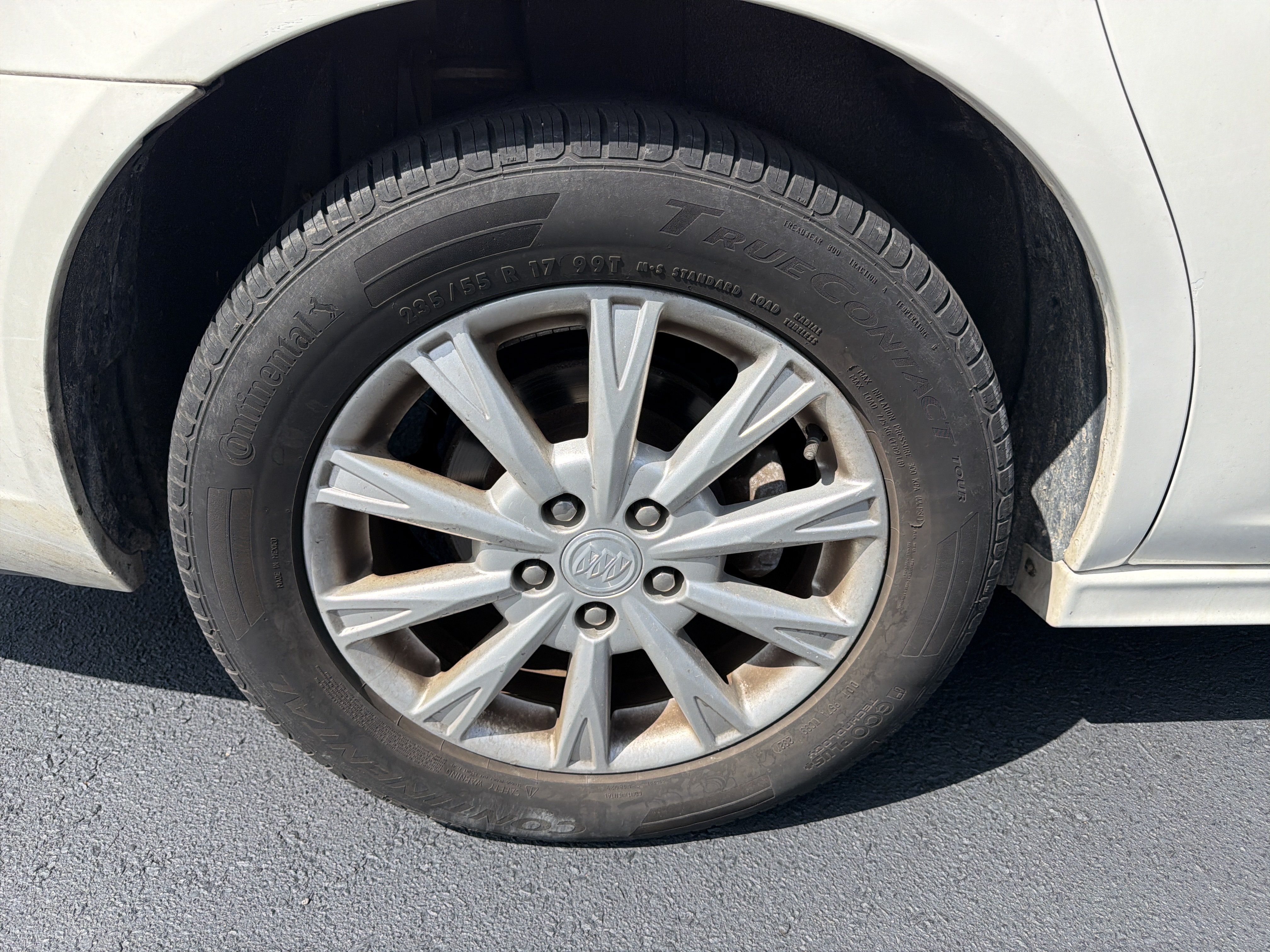 Used 2010 Buick Lucerne CXL FWD image 12