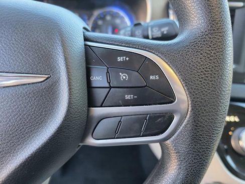 Used 2021 Chrysler Voyager Lxi image 18