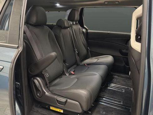 Used 2025 Kia Carnival SX Prestige FWD image 26