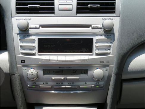 Used 2011 Toyota Camry XLE w/ XLE Extra-Value Pkg #2 FWD image 7