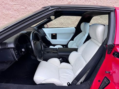 Used 1992 Chevrolet Corvette Coupe RWD image 5