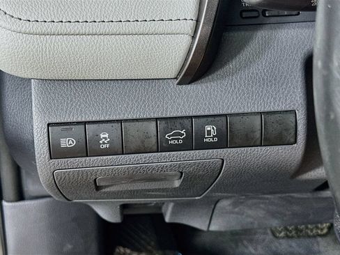 Used 2022 Toyota Camry XLE FWD image 22