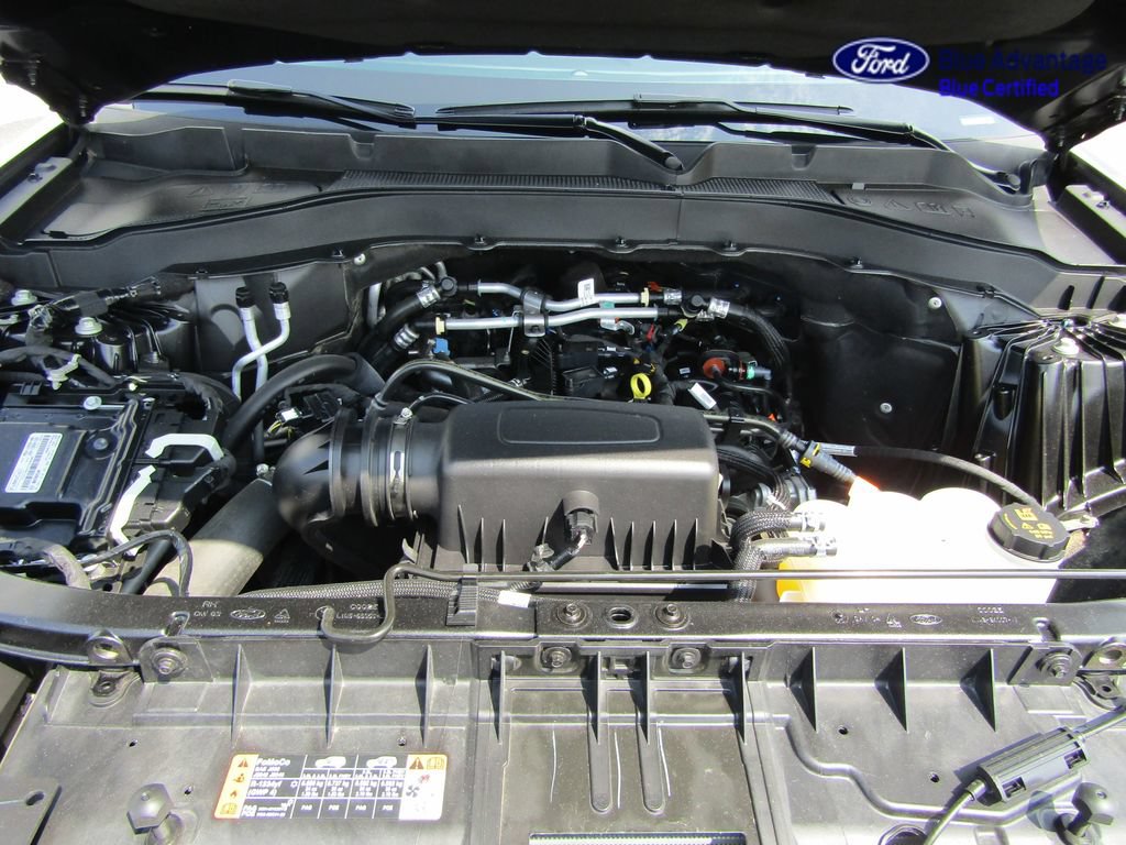Used 2024 Ford Explorer XLT w/ Equipment Group 202A AWD/4WD image 43