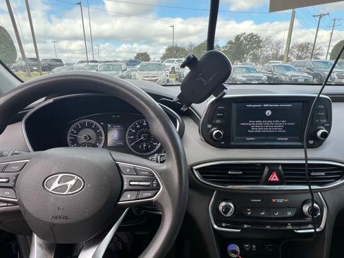 Used 2019 Hyundai Santa Fe SE image 8