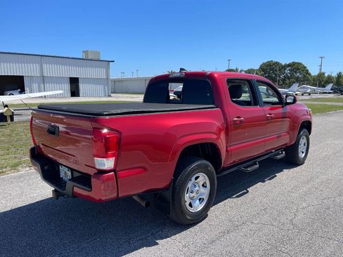 Used 2017 Toyota Tacoma SR image 12