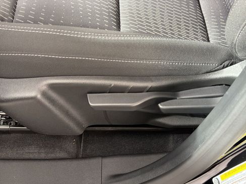 Used 2025 Chevrolet Equinox LT FWD image 14
