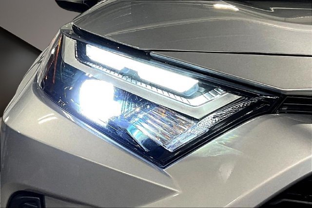 Used 2022 Toyota RAV4 XLE AWD/4WD image 33