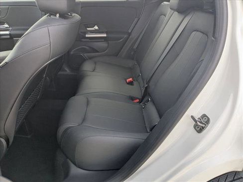 Used 2025 Mercedes-Benz GLA 250 image 16