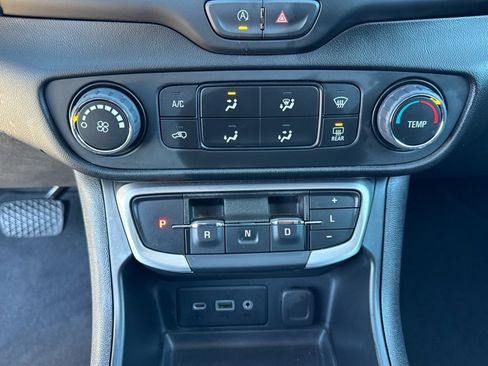 Used 2024 GMC Terrain SLE image 10