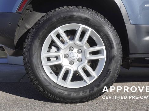 Used 2025 Land Rover Defender 110 S image 32