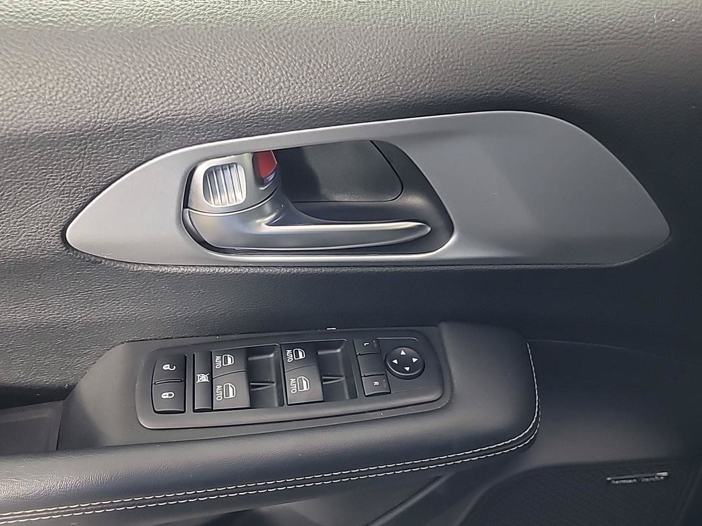 Used 2019 Chrysler Pacifica Touring-L Plus w/ Advanced Safetytec Group FWD image 40