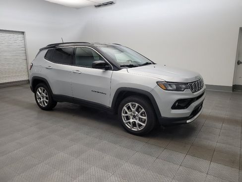 Used 2025 Jeep Compass Limited AWD/4WD image 11