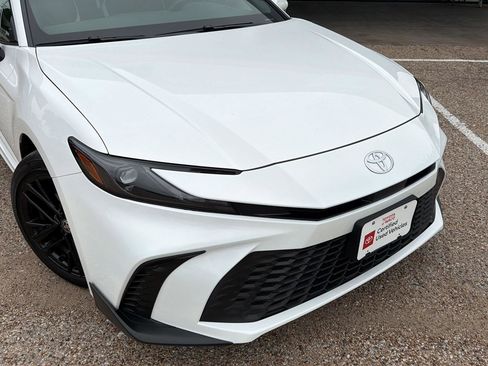 Used 2025 Toyota Camry SE FWD image 9