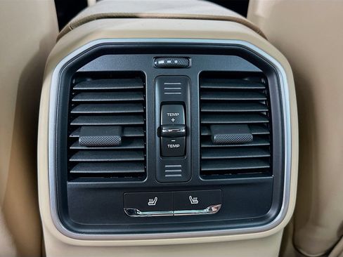 Certified 2026 Porsche Macan AWD/4WD image 27