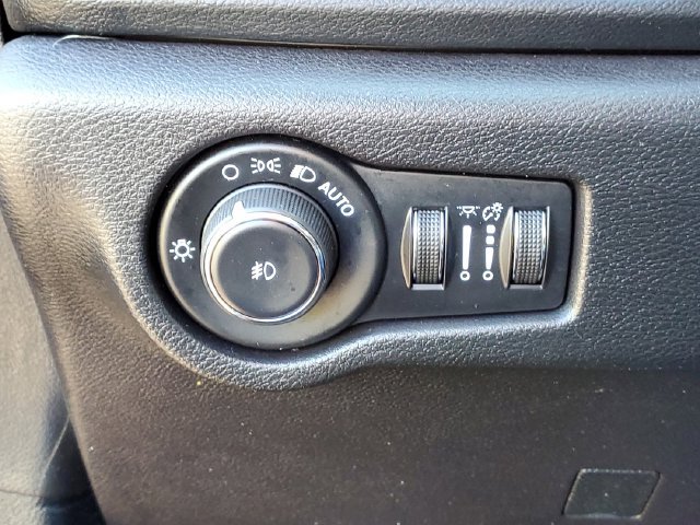 Used 2020 Chrysler Pacifica Touring-L AWD/4WD image 15