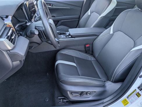 Used 2025 Toyota Camry SE image 14