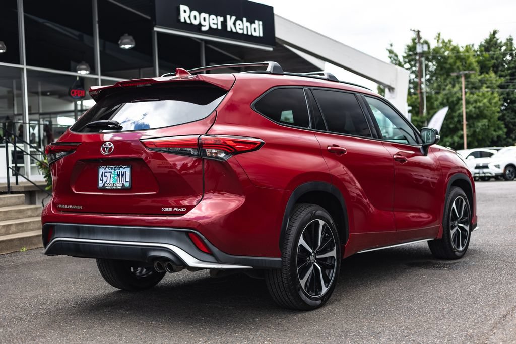 Used 2021 Toyota Highlander XSE AWD/4WD image 7