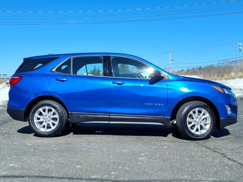 Used 2019 Chevrolet Equinox LS image 2