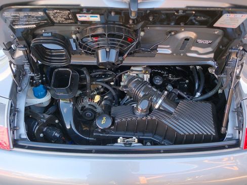 Used 2002 Porsche 911 Carrera image 9