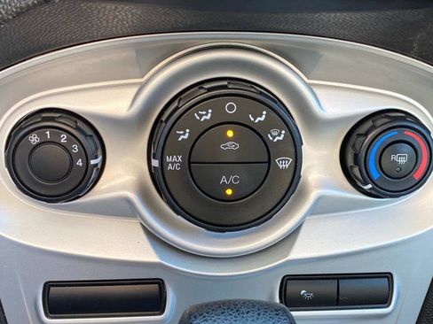 Used 2016 Ford Fiesta SE image 24