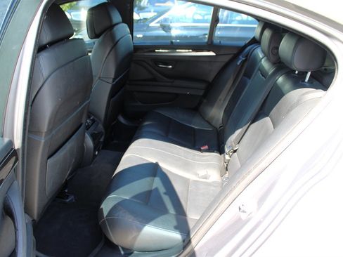 Used 2013 BMW 550i Sedan image 18