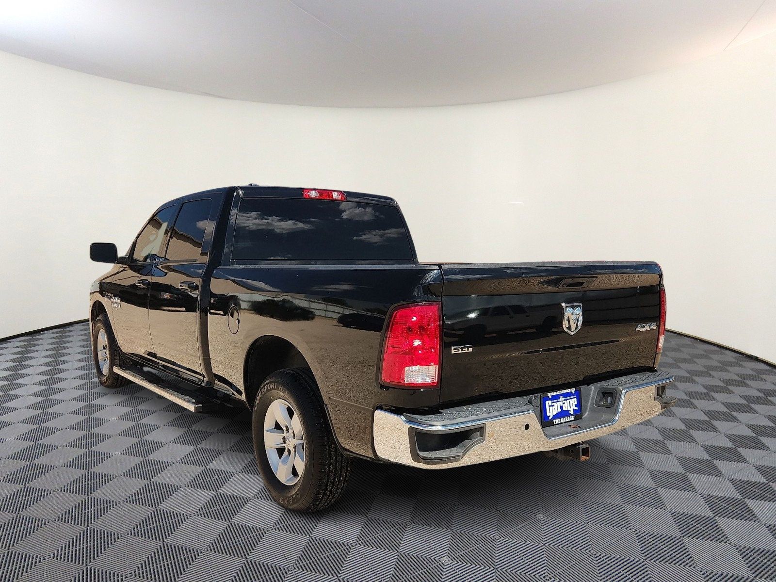 Used 2021 RAM 1500 Classic SLT AWD/4WD image 3
