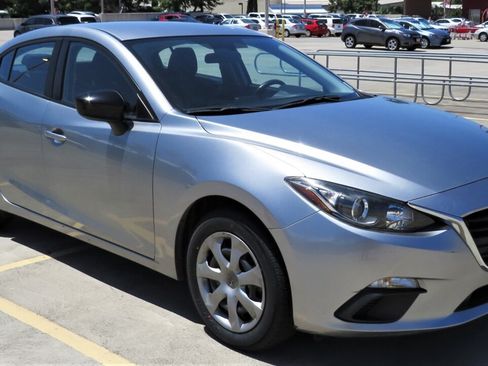 Used 2015 MAZDA MAZDA3 i SV FWD image 6