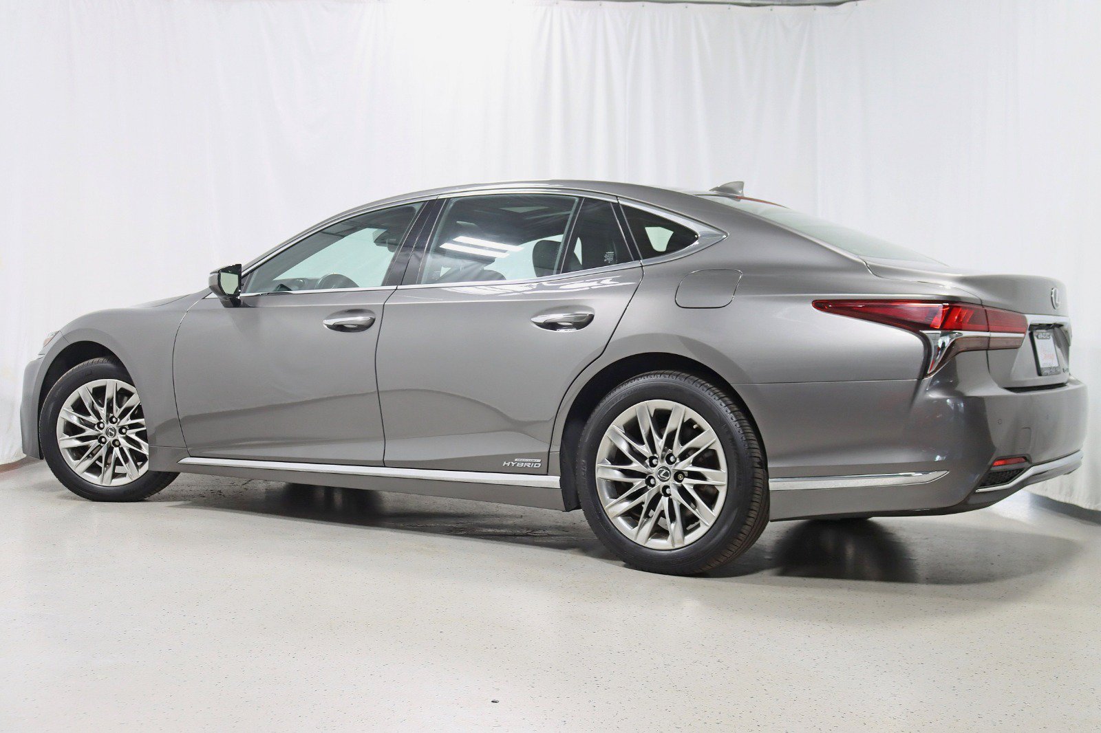 Used 2018 Lexus LS 500h AWD w/ Accessory Package (Z2) image 9