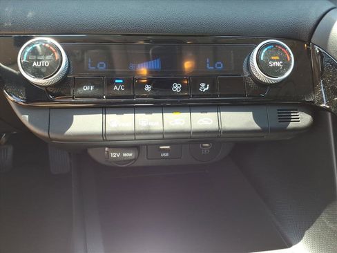Used 2025 Hyundai Elantra Hybrid FWD image 23