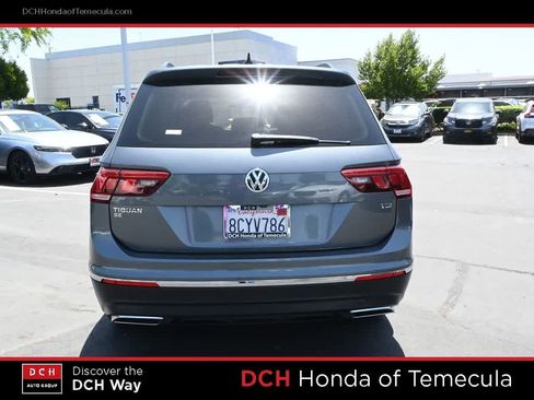 Used 2018 Volkswagen Tiguan SE w/ Panoramic Sunroof Package FWD image 6