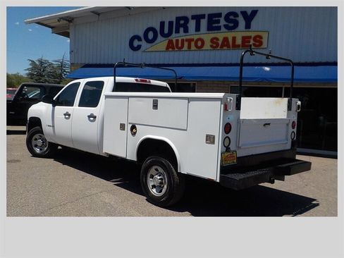 Used 2009 Chevrolet Silverado 3500 W/T AWD/4WD image 3