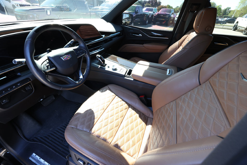 Used 2024 Cadillac Escalade Premium Luxury w/ LPO, Floor Liner Package AWD/4WD image 9