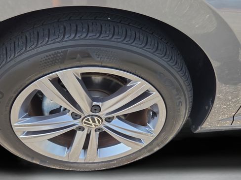 Used 2023 Volkswagen Jetta SE w/ Panoramic Sunroof Package FWD image 30